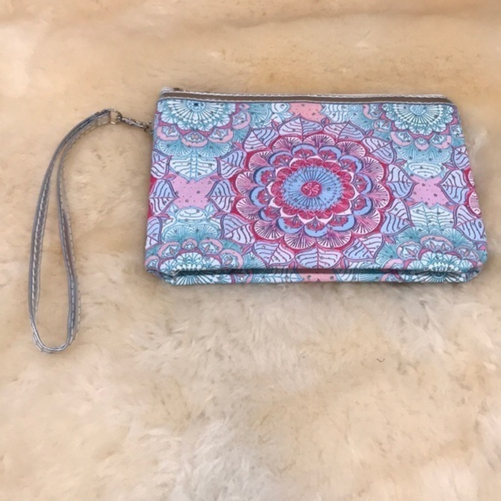 New Wristlet Purse With Zipper.